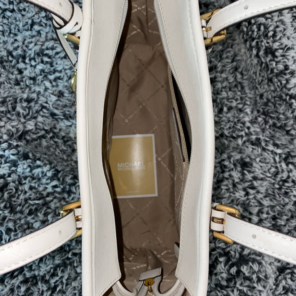 White Micheal Kors purse - Picture 2 of 6